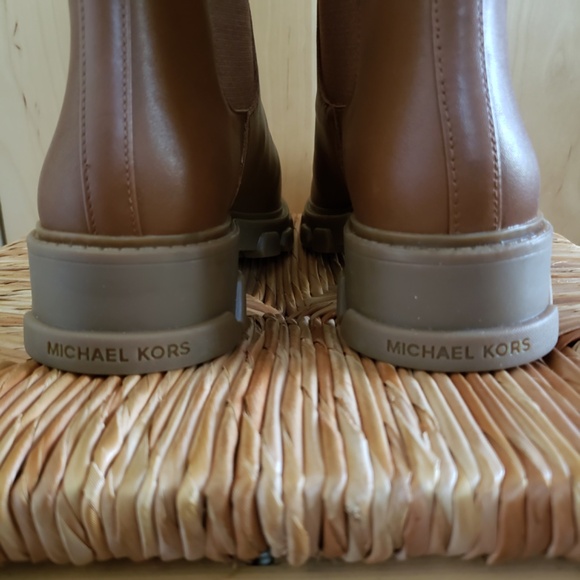 Michael Kors Mid Chelsea Boots Size 8 NEW! - Picture 9 of 13